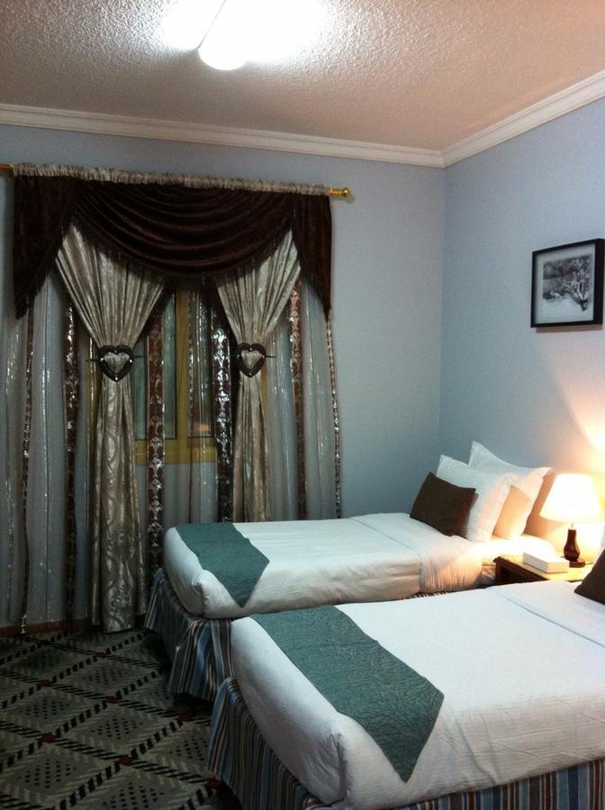 Deluxe Queen Suite